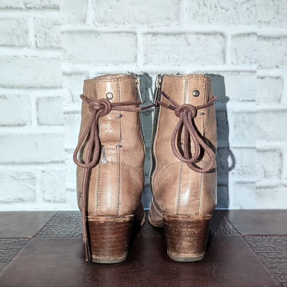 Frye Courtney Tan Brown Antique Style Lace Up Boots size 7 - Picture 12 of 14